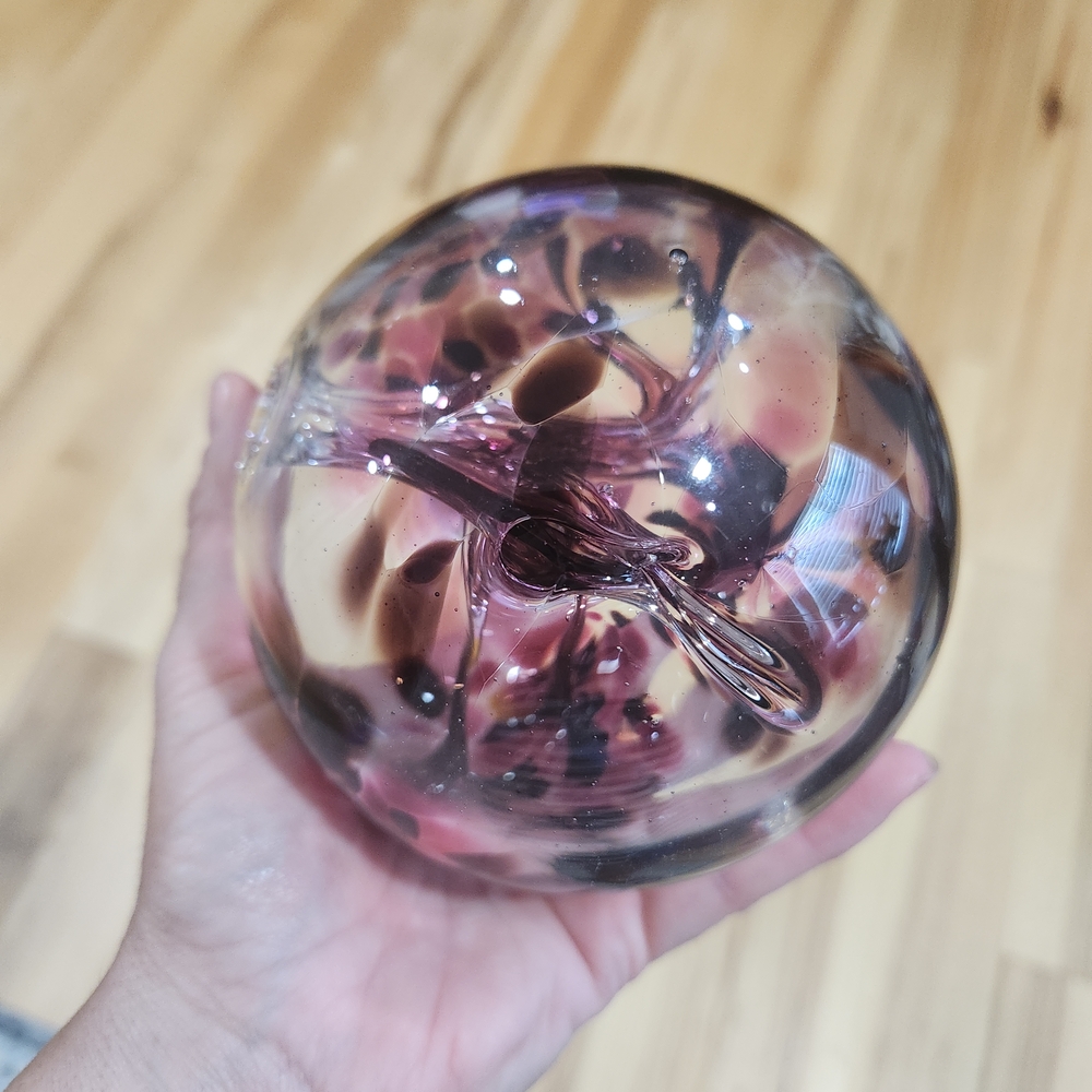Hand Blown Art Glass Gazing Ball Purple Pink 4.5" Ornament Sun Catcher Large Exc - Picture 11 of 11